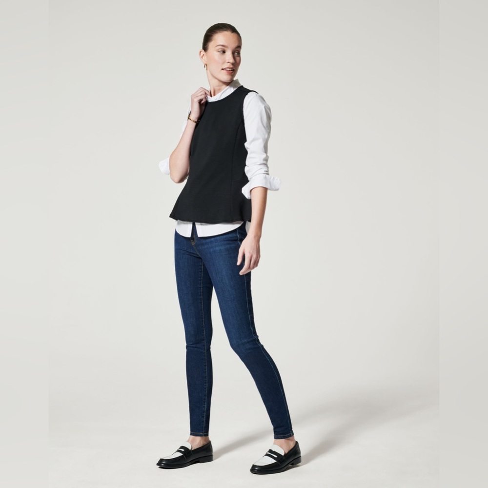 CAbi NWT skinny Dark Wash Blue jeans Size 2
